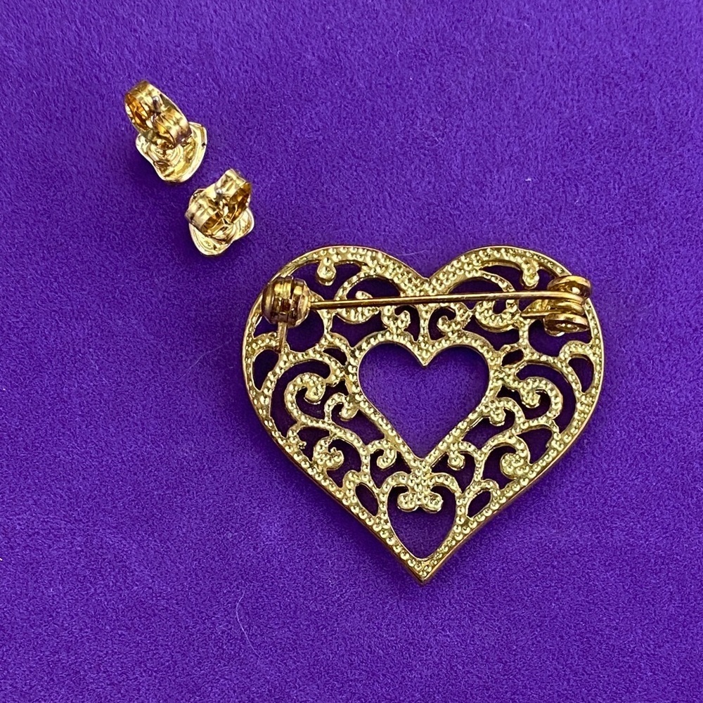 💛 Vintage Gold Tone Heart Brooch & Heart Earrings Set | Openwork Design - Picture 2 of 4